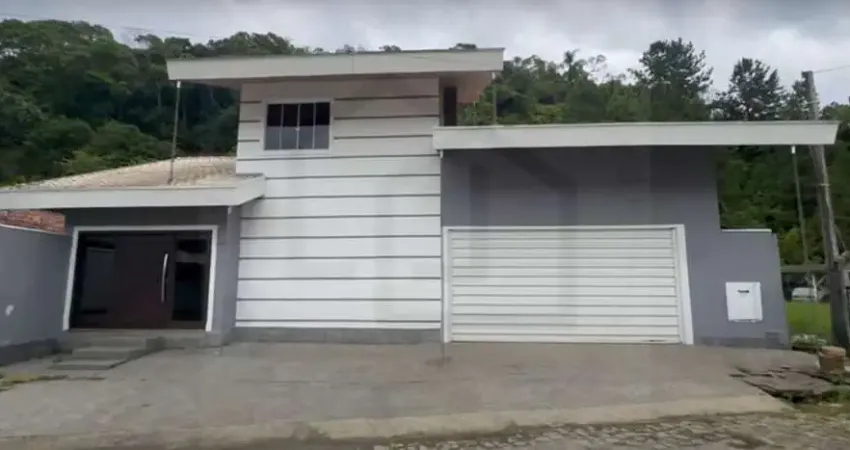 CASA ALTO PADRÃO COM PISCINA - 4 DORMITÓRIOS SENDO 2 SUÍTES