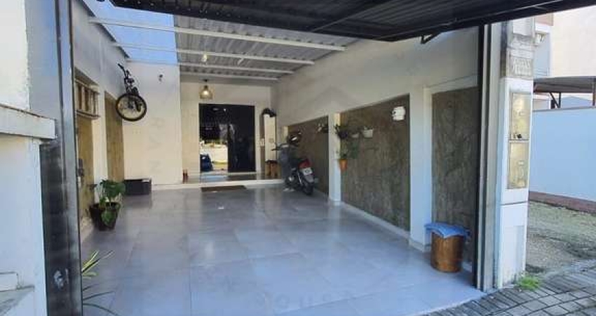 DOIS QUARTOS, PISCINA E ESPAÇO GOURMET EM UM LINDO SOBRADO