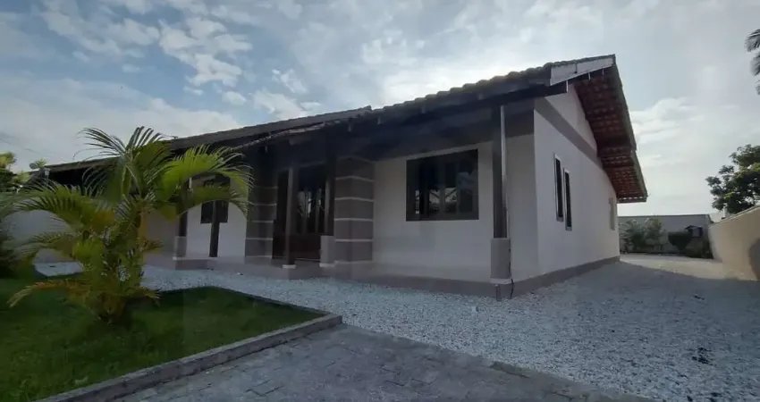 CASA DE LAVENARIA DE 120m² COM TRÊS DORMITÓRIOS E DUAS VAGAS DE GARAGEM NO BAIRRO LIMOEIRO