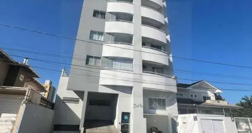APARTAMENTO COM SACADA E CHURRASQUEIRA PERTO DE TUDO