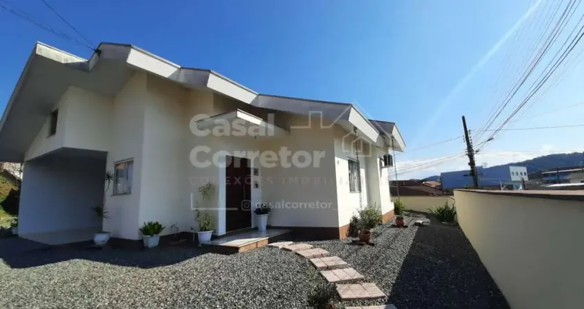 Ótima casa com amplo terreno de 1.082.67m² na santa terezinha