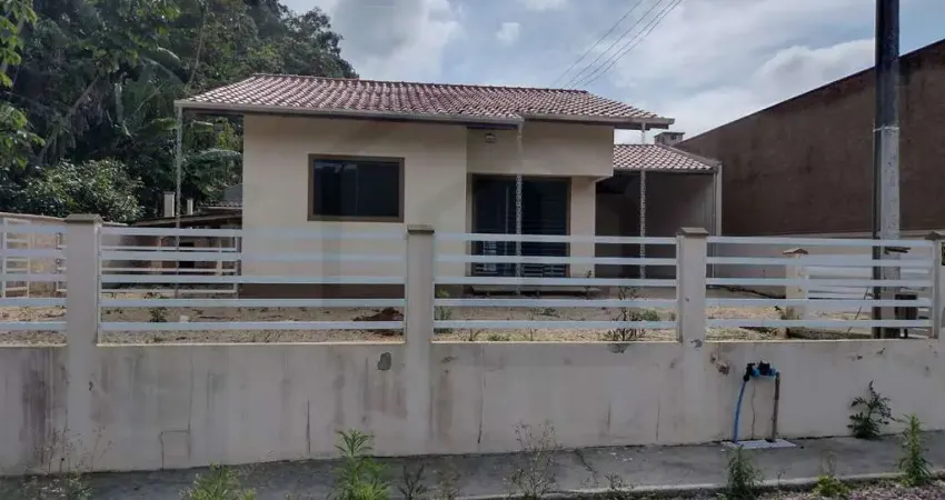 CASA COM  2 DORMITORIOS COM SUITE