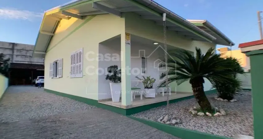 Casa bem localizada, mobiliada, com 4 dormitórios sendo 1 suíte