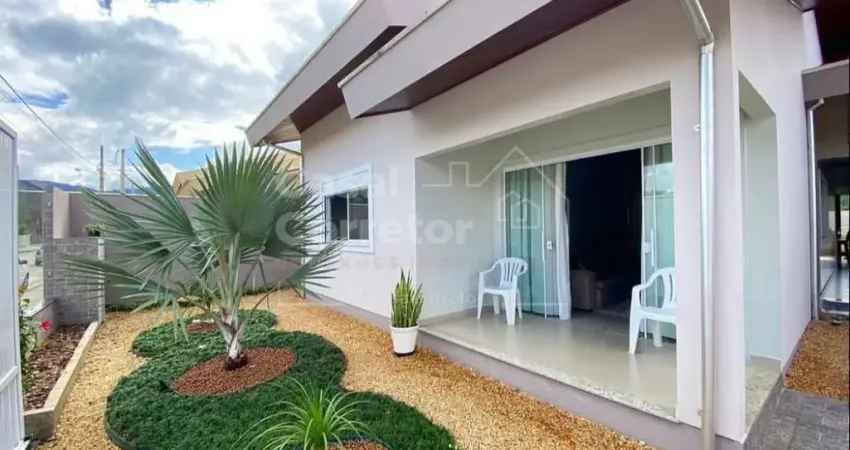 Casa de 151m² com três dormitórios sendo uma suíte na guabiruba