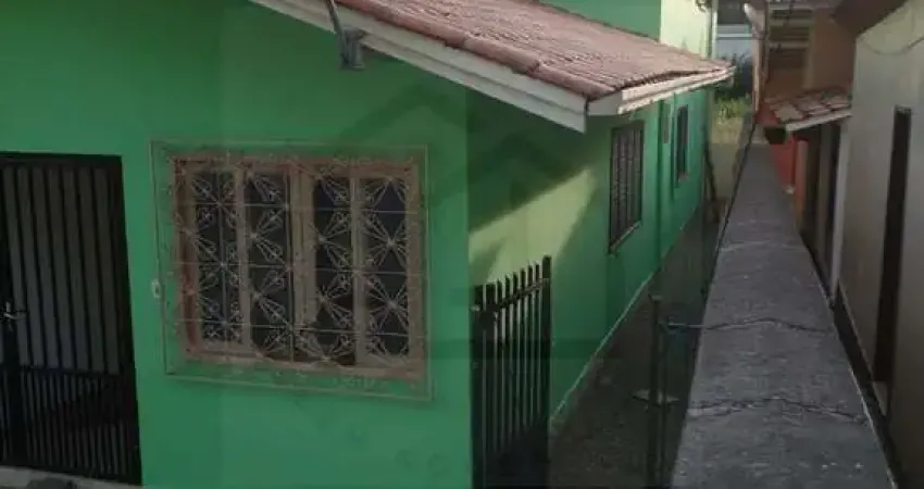 CASA DE ALVENARIA COM CINCO DORMITÓRIOS PRÓXIMO AO CENTRO DE GUABIRUBA