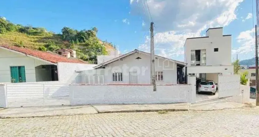 Casa mais sobrado no bairro santa terezinha a 500 metros do stop shop