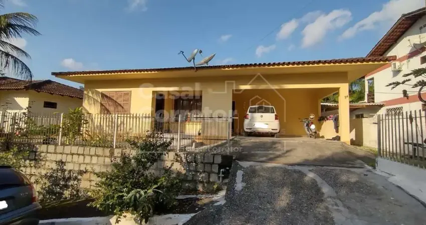 Casa de alvenaria de 143m² com três dormitórios sendo uma suíte