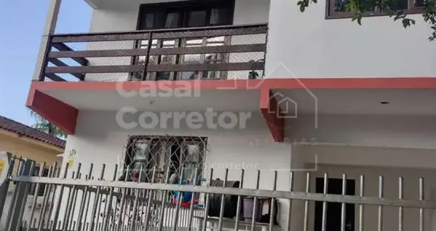 Casa de alvenaria de 180m² com três dormitórios sendo uma suíte