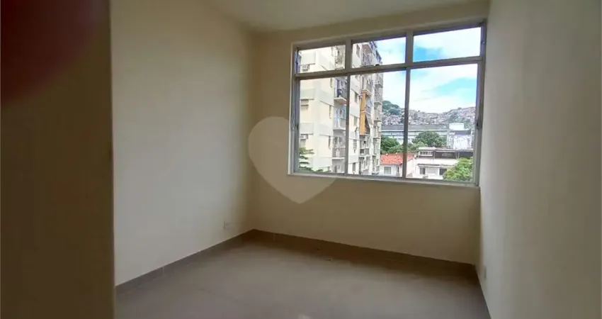 Apartamento à venda com 2 quartos no condomínio edifício caravelle, rio de janeiro - rj