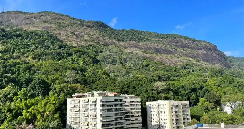 Apartamento à venda com 3 quartos, sendo 1 suíte,  no condomínio edifício algarve, rio de janeiro - rj