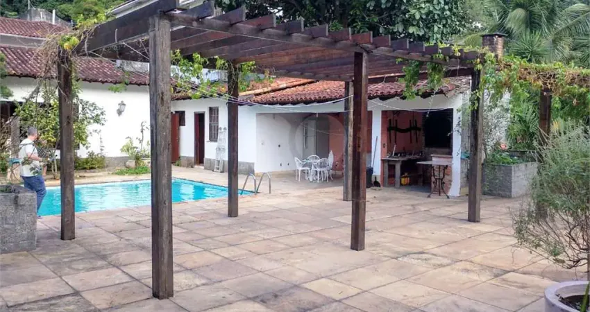 Casa à venda com 8 quartos, sendo 3 suítes, em Tijuca, Rio de Janeiro, RJ