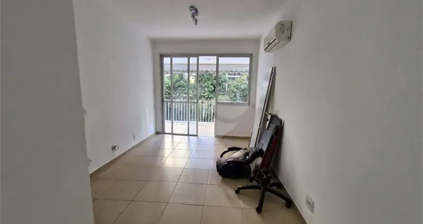 Apartamento à venda com 2 quartos, sendo 1 suíte,  no condomínio itaigara, rio de janeiro - rj