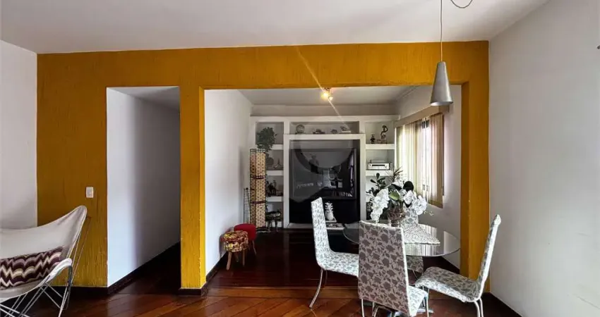 Apartamento à venda com 3 quartos, sendo 1 suíte,  no condomínio edifício 'dos pirineus', rio de janeiro - rj