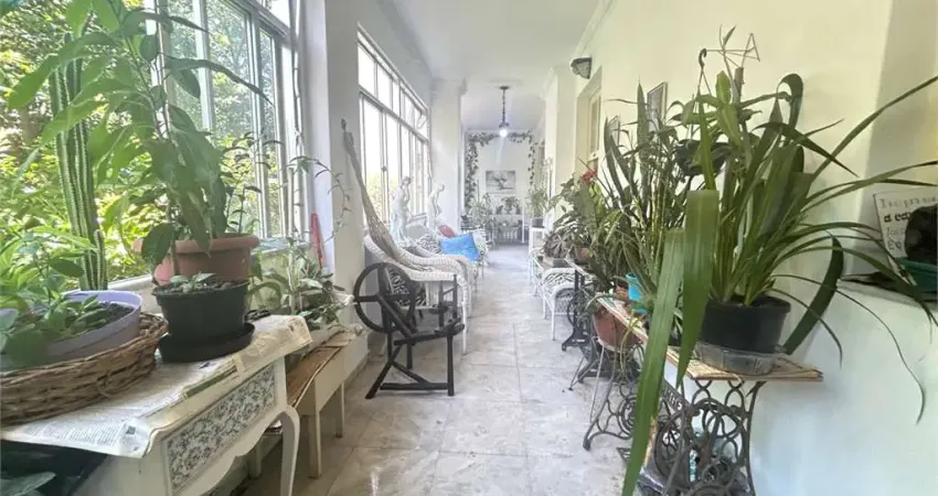 Apartamento à venda com 4 quartos, sendo 2 suítes, no condomínio Edifício Barão de Laguna, Rio de Janeiro - RJ