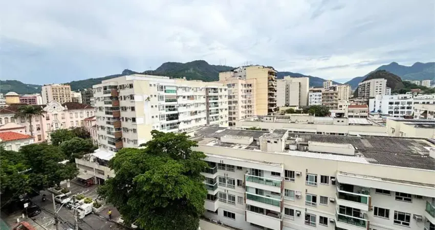 Apartamento à venda com 3 quartos, sendo 1 suíte, no condomínio Almirante Maurity, Rio de Janeiro - RJ