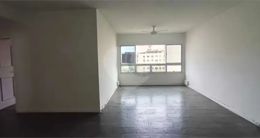 Apartamento à venda com 3 quartos, sendo 1 suíte, no condomínio Edificio Marques de Abrantes, Rio de Janeiro - RJ