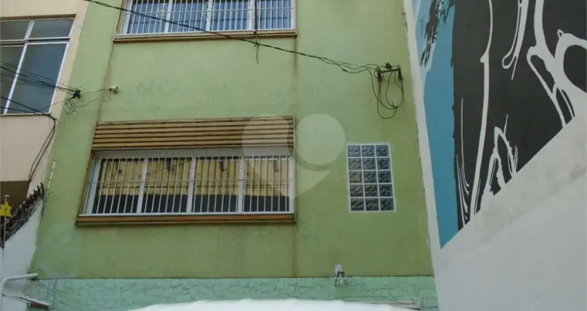 Prédio inteiro à venda em Praça Da Bandeira - RJ