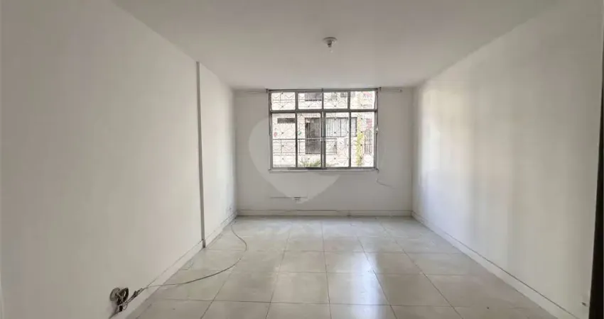 Apartamento à venda com 2 quartos no condomínio edf. ivone, rio de janeiro - rj