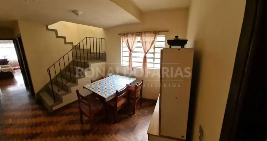 Sobrado à venda com 4 dormitórios e 2 suítes na região de Interlagos.
