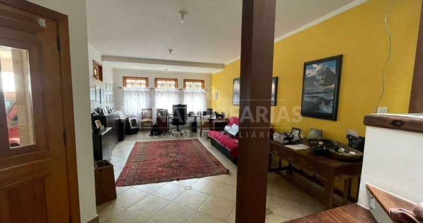 CASA A VENDA NO BOLSÃO DE INTERLAGOS COM 4 SUITES