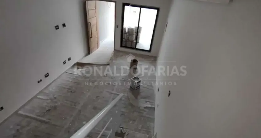 Sobrado a venda com 110 m² e 03 dormitórios na região do Campo Grande