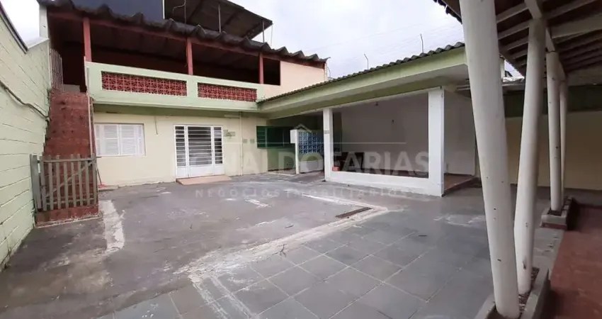 Casa a Venda no Jardim Ipanema Interlagos com 3 dormitórios e 4 Vagas de Garagem