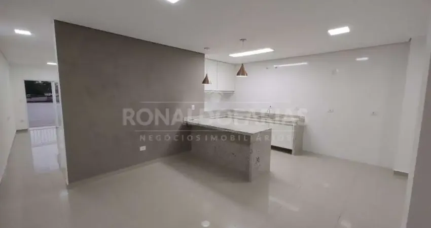 Sobrado à venda com 3 suítes na região de Interlagos.