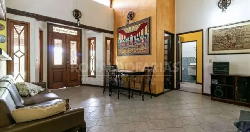Casa para Venda ou Locação em Interlagos com 4 Dormitórios 2 Suítes e 4 Vagas de Garagem