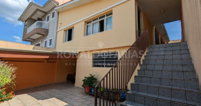 Casa à Venda em VILA São José com 3 Dormitórios e 2 Vagas de Garagem