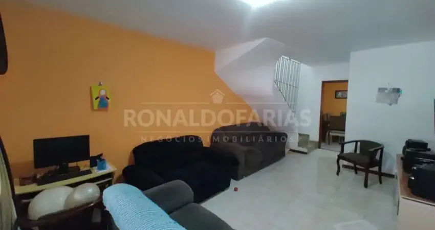 Sobrado a venda com 02 dormitórios em Interlagos