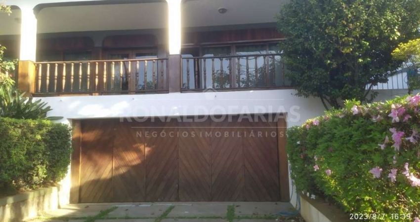 Excelente casa térrea em condomínio com 900m² de terreno e 500m² de construção. no Jd. Bela Vista