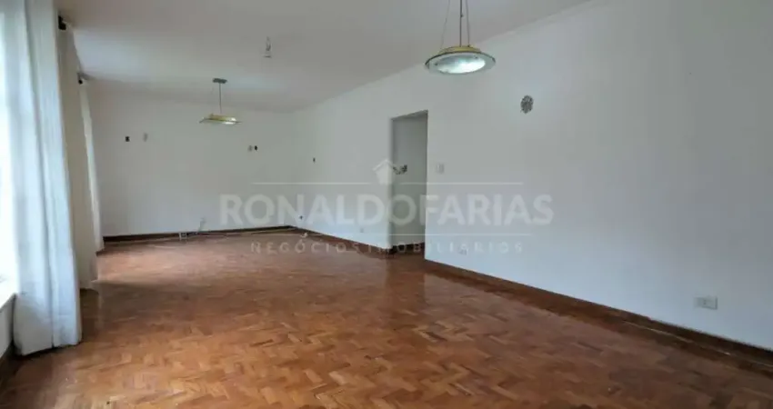 Casa a Venda no Bairro de Interlagos Bolsão com 3 Dormitórios 1 Suíte e 4 Vagas de Garagem