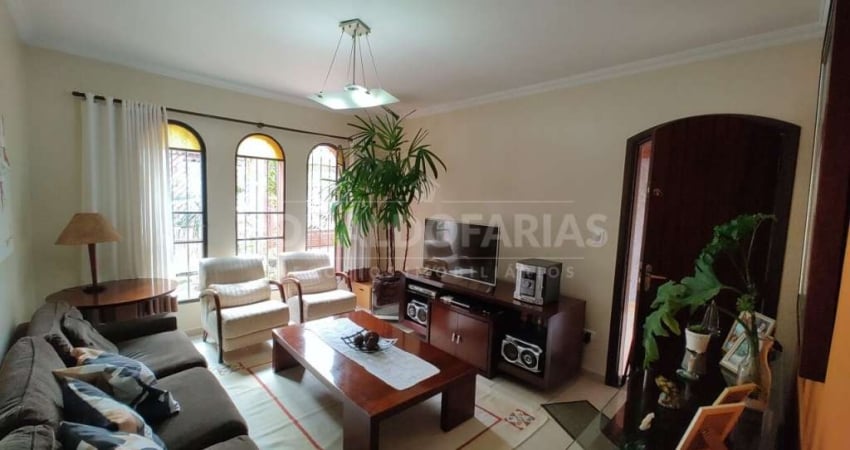 Vende-se Casa Térrea 03 dormitórios e 1 suite em Interlagos