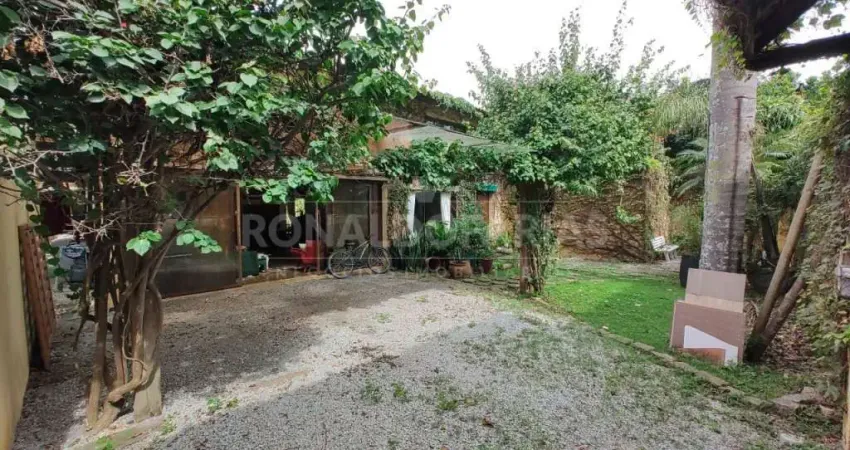 Casa Sobrado Vende-se 02 casas em amplo terreno Interlagos