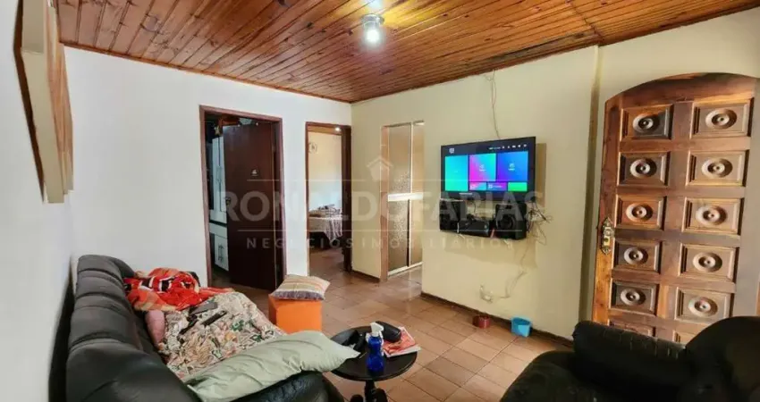Casa a Venda no Bairro de Interlagos Jardim Ipanema com 2 Dormitórios e 2 Vagas de Garagem
