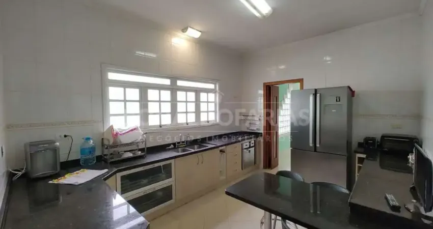 Casa Térrea a venda com 3 suítes, 275m² área privativa no Bolsão de interlagos