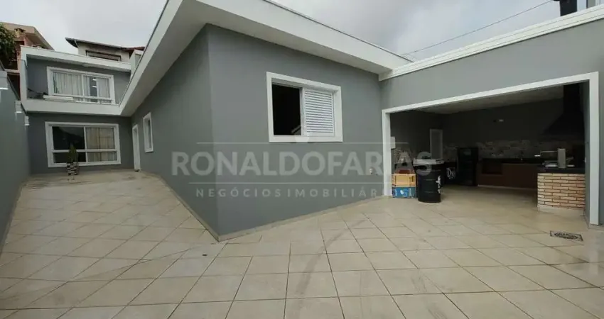 Sobrado  com 4 dormitorio e 173 m² area construida na Região de Interlagos
