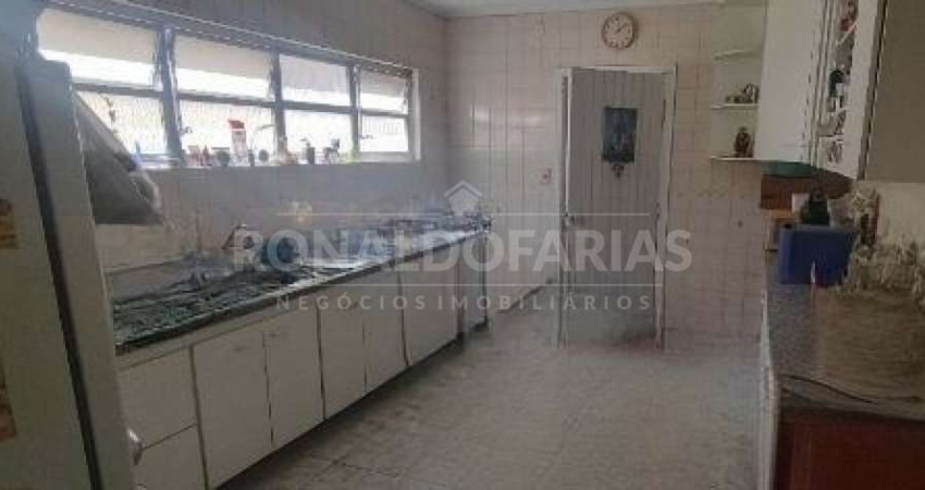 Sobrado a venda com 05 dormitórios na região de Interlagos