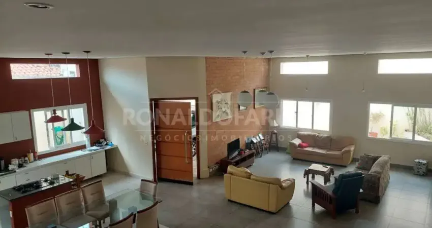 Casa a Venda no Bolsão de Interlagos com 4 Dormitórios 2 Suítes e 4 Vagas de Garagem