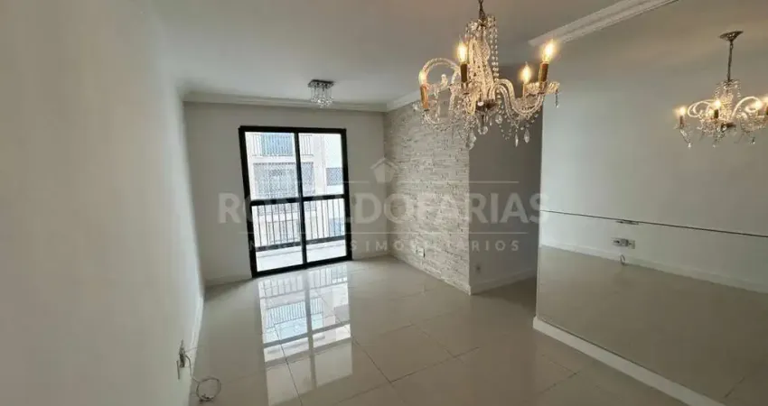 Apartamento a venda com 03 dormitórios sendo 01 suíte na região de interlagos