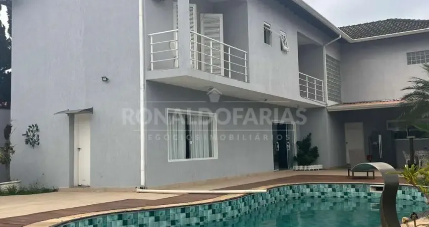 Casa a Venda em Interlagos com 3 Dormitórios Suítes e 6 Vagas de Garagem