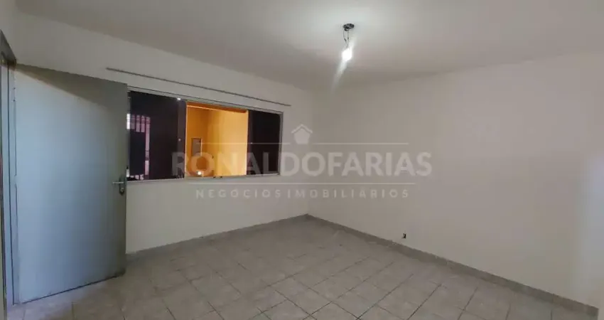 Sobrado a venda com 04 dormitórios sendo 01 suíte na região do Campo Grande