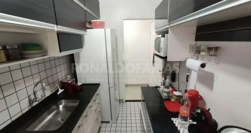 Apartamento a venda sendo 3 quartos  , sala dois ambientes , uma vaga e garagem.