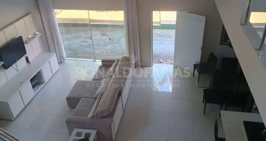 CASA ASSOBRADADADA COM 4 SUÍTES, COZINHA AMERICANA COMPORTÃO ATUTOMÁTICO RUA COM SEGURANÇA