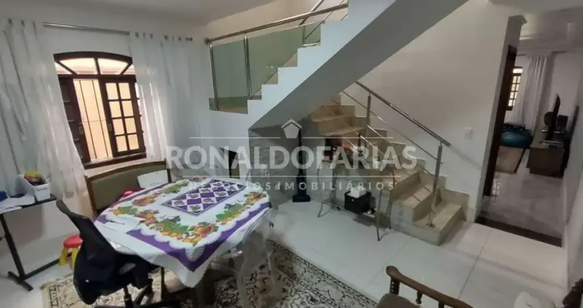 Casa a Venda no Bairro de Interlagos com 3 Dormitórios 1 Suíte 3 Vagas de Garagem