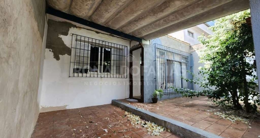 Casa à Venda em Interlagos com 5 Dormitórios e 3 Vagas de Garagem