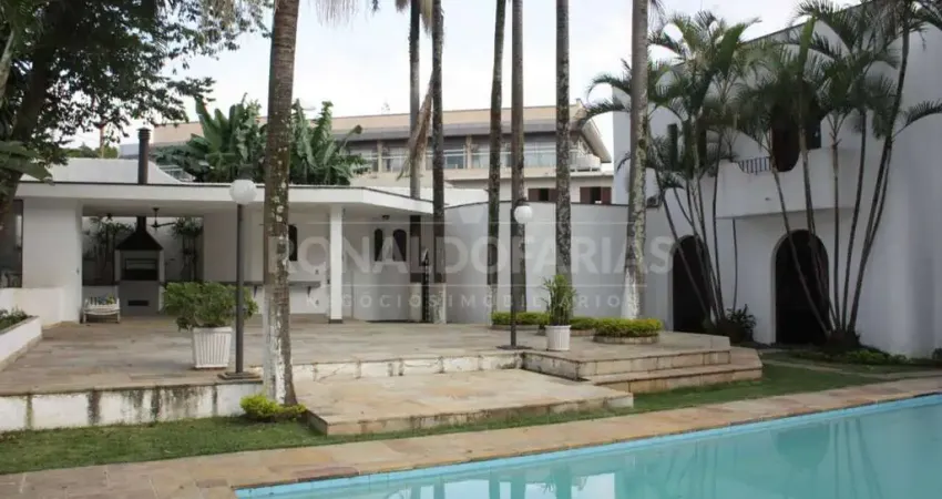Casa à Venda  em Interlagos com 5 Dormitórios 3 Suítes e 4 Vagas