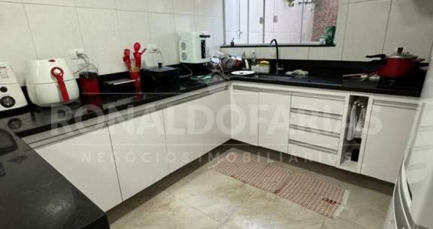 Casa à venda com 4 Dormitórios 1Suíte 2 vagas na Região do Socorro