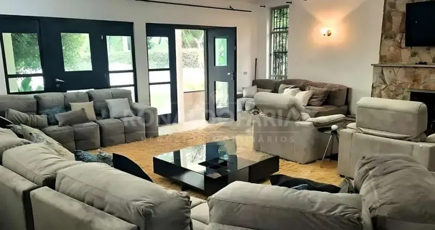 Casa à Venda no Bairro de Interlagos Bolsão com 3 Dormitórios 3 Suítes e 4 Vagas de Garagem