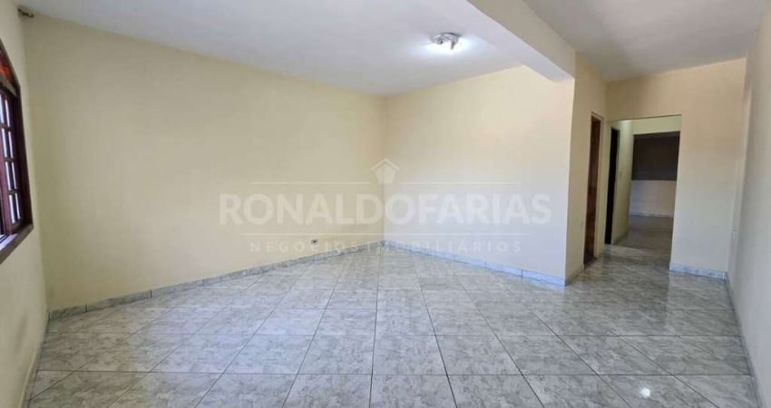 Casa à Venda no Colônia Parelheiros com 3 Dormitórios e 1 Vaga de Garagem